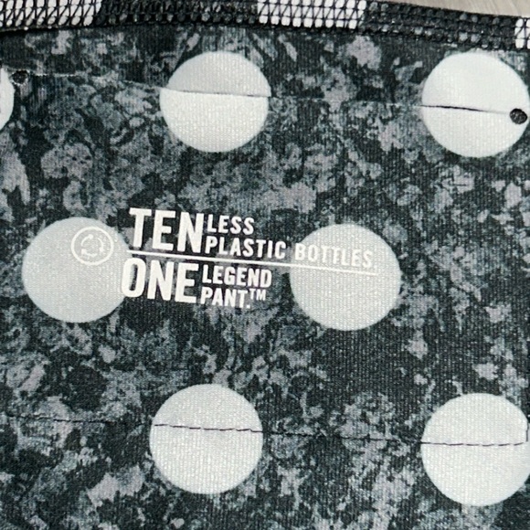 Nike Legend Spots Womens Size Medium Dri-Fit Cropped Active Polka Dot Leggings - Picture 5 of 9